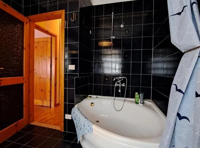 La Casina Da Semmy B&B 코마키오