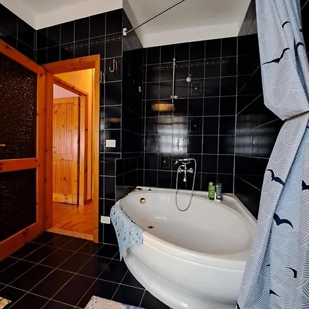 La Casina Da Semmy فندق مبيت وإفطار كوماكيو